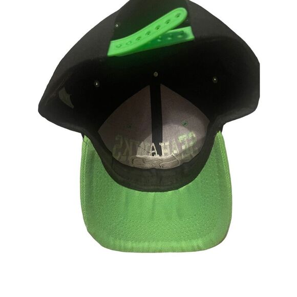 Golden Lion Seahawks Black Green Snap Back Hat Cap And Slide Slippers Set of 2 - Picture 4 of 14
